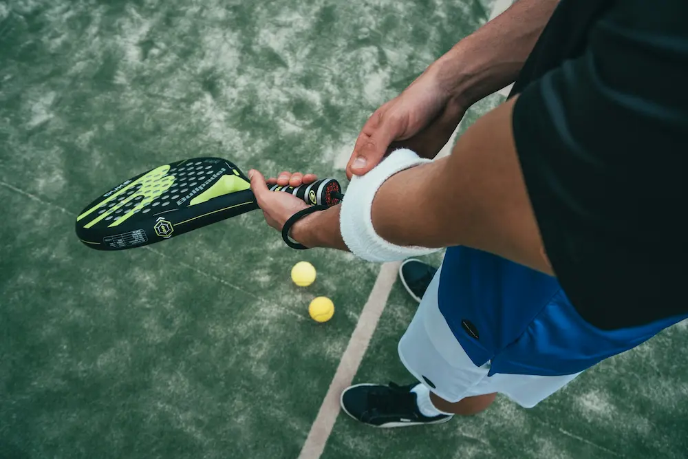 Comment servir au padel ?